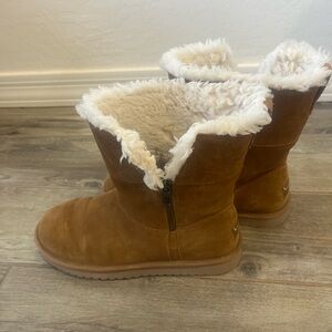 Koolaburra by UGG boots. Size 8. Chestnut